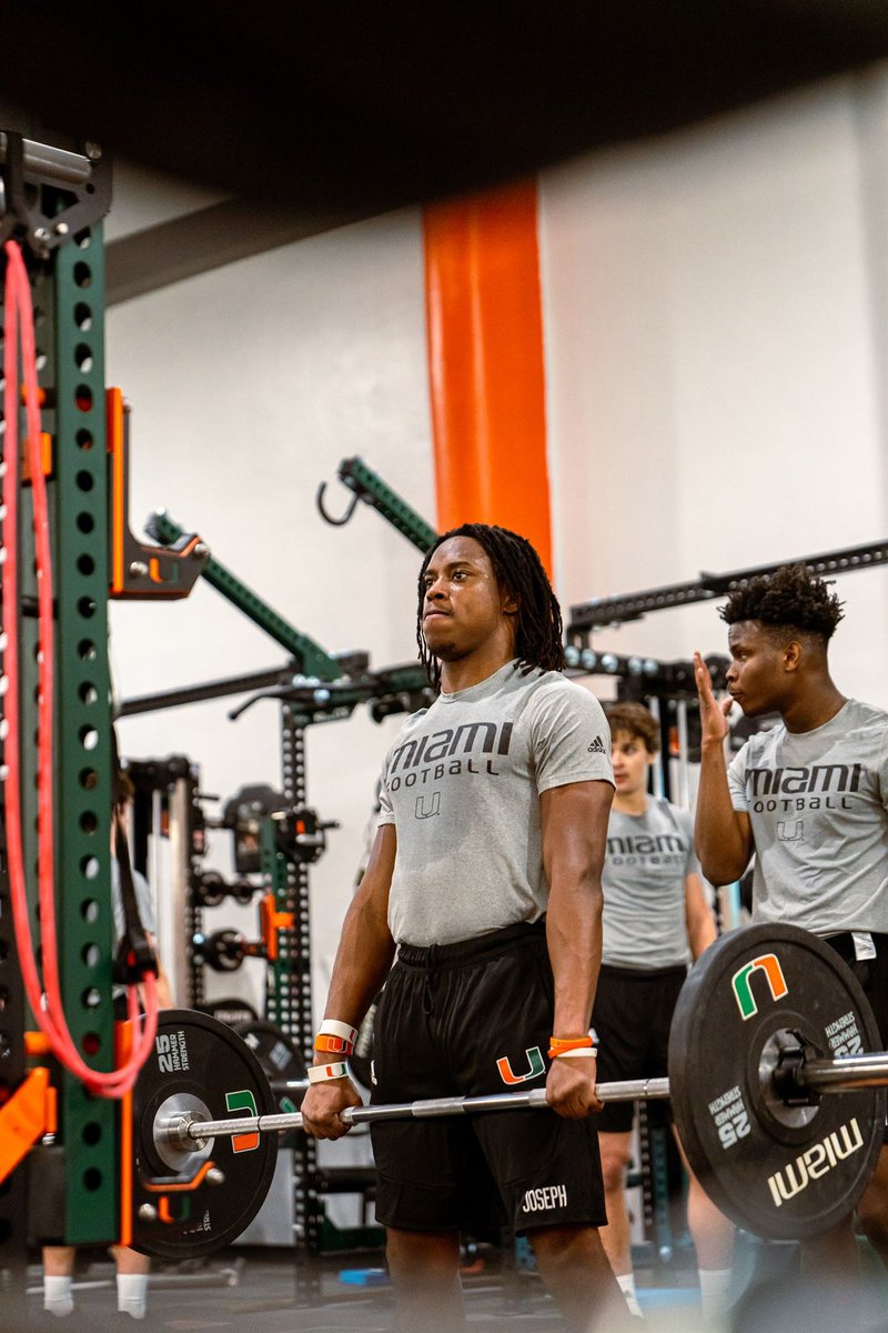 rayraythaboy's tweet photo. Working………….🙌🏾🧡💚 https://t.co/8tcgqH9Vh3