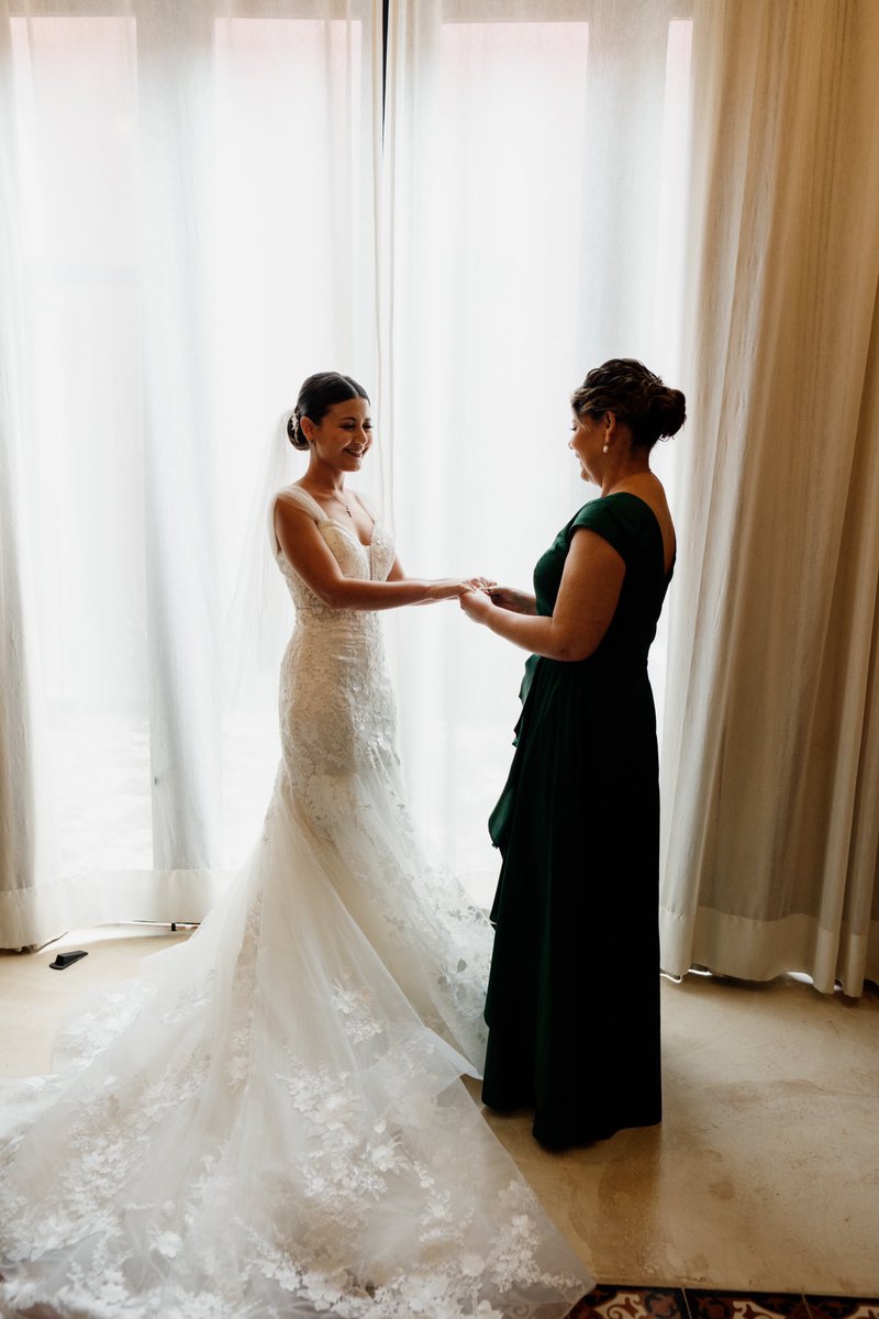 elcandilwedding's tweet photo. Que sean eternos los momentos que llegan al corazón 💜. Nos encargamos que tu día sea mágico y especial ✨ 
.
.
.
.
#Wedding #WeddingPlanner #HistoriasDeAmor #Love #Mamá #Bride
📷 @_ricardopolanco https://t.co/EMQcU6EmTP
