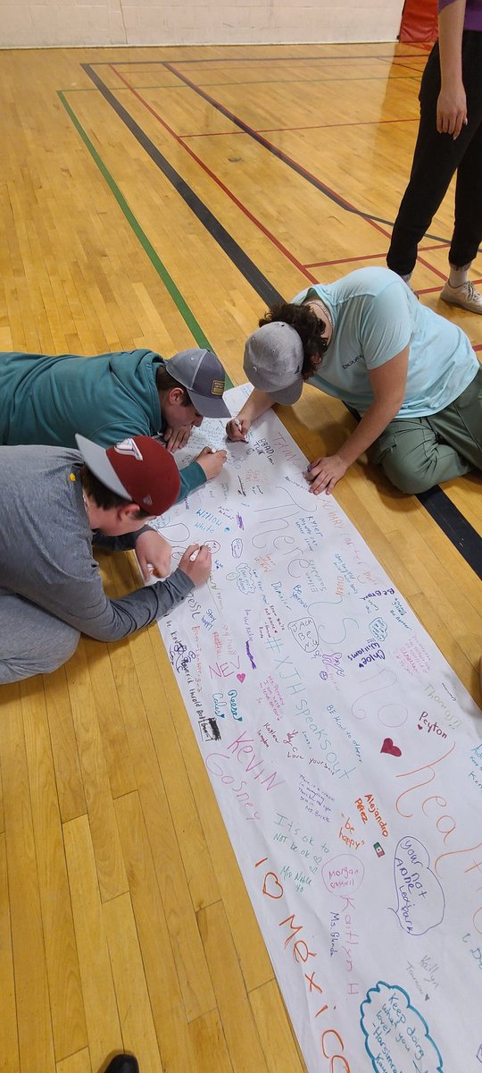 JennaBarney's tweet photo. Moments from our #mentalhealth poster creation 🎨 🗨🩵 @XavierJRH @SISNLESD @NLESDCA https://t.co/MJHbJ9yeEz