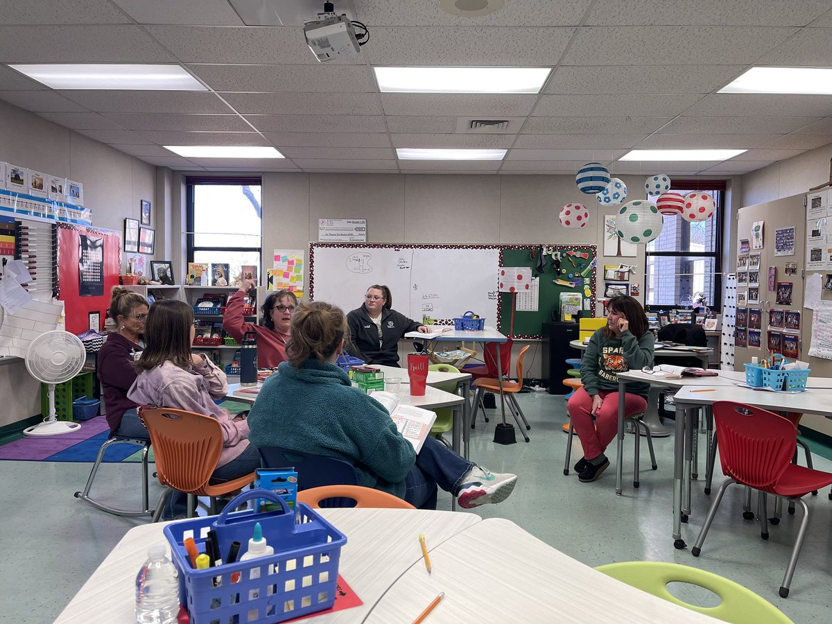 I love to see a 🔥 ignited in teachers when they find new ways to engage students in @BeltonISD. This is a teacher led book study on Building Thinking Classrooms in Math. #EachandEvery