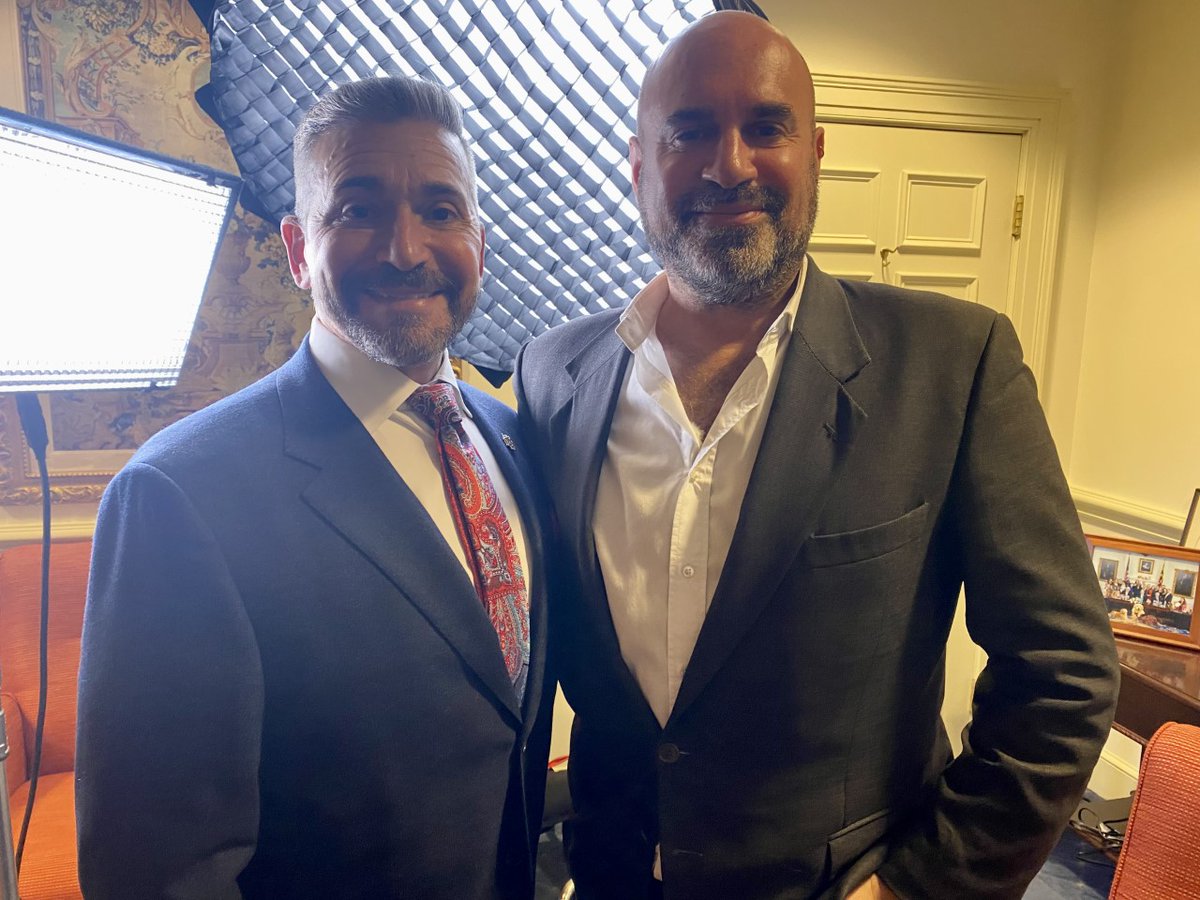 marcthevet's tweet photo. Fascinating chat with State Senator #BenKramer (not on socials) for documentary. Discussed animal welfare campaigning &amp; lobbying in U.S., his successful banning of puppies in #Maryland pet stores, plus supporting rescue shelters &amp; dogs, esp. Dobermans! #DogSpiracy #AnimalWelfare https://t.co/ZWVFnWF4wM