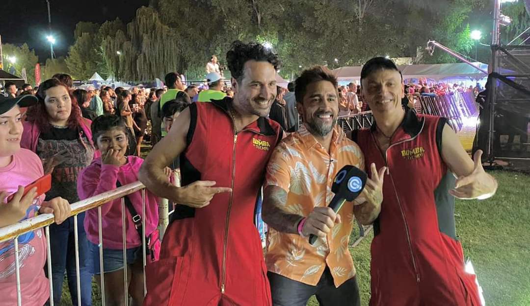 Este viernes 27 a las 13:30 se podrá ver la <a href="/FNPALLEN/">Fiesta Nacional de la Pera</a> en el programa  Cocineros Argentinos de la TV Pública. 

Otra buena oportunidad de mostrar nuestras bondades y la calidad y calidez de los allenses a todo el País.
#LoEstamosHaciendoJuntos
#AllenMasGrande