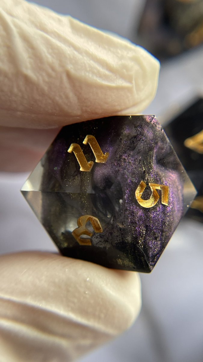 ArtysCrafts's tweet photo. Mold Breaker 💜⭐️

#dice #handmadedice #dicemaker https://t.co/S1bXbzl4n8