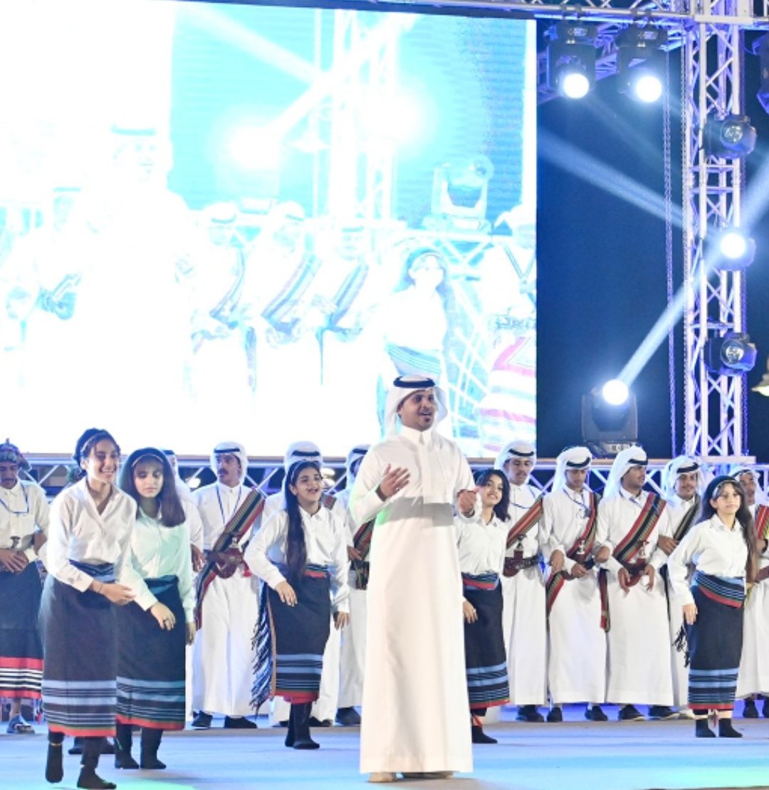 talea999_tsd's tweet photo. 📌سؤال لإدارة المهرجان والفرق المشاركة من أين اتيتم بطريقة لباس البنات !!
هل هو لباس المرأة منذ القدم في المنطقة بصفة عامة ام مأخوذ من بعض المشاهير الذين يأتون للمن��قة ومنهم قلة قليلة جدا لا يحترمون الثقافة والموروث والعادات في المنطقة والوطن ككل.
#مهرجان_العسل_الثامن https://t.co/ehf48fcEw8
