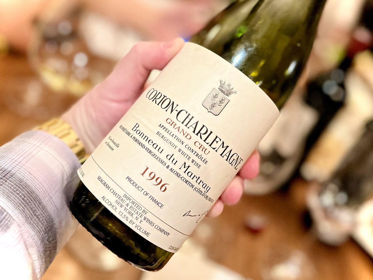 RoebuckSteve1's tweet photo. A little oxidized but still a stunning #wine
@Noles31BB @CoastCabCritic @Constan70997526 @cynthia_hayes @jwalkermobile @Fuel55 @AmauryCarrasco @AttorneySomm @Friscokid49 #wineintheglass #winetasting #winecellar #Burgundy #foodiechats #sommelier #winelovers #sommchat #greatwine https://t.co/62jEh6TW4k