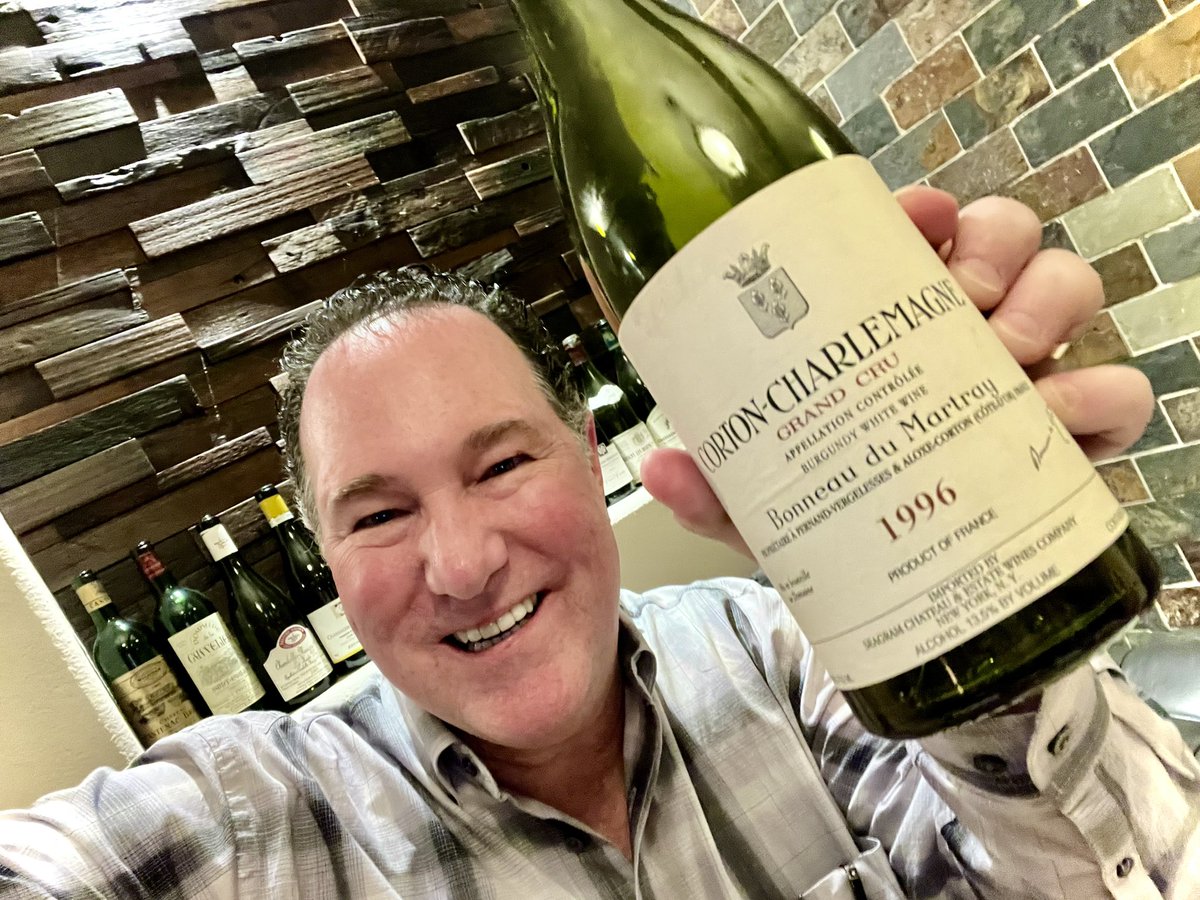 RoebuckSteve1's tweet photo. A little oxidized but still a stunning #wine
@Noles31BB @CoastCabCritic @Constan70997526 @cynthia_hayes @jwalkermobile @Fuel55 @AmauryCarrasco @AttorneySomm @Friscokid49 #wineintheglass #winetasting #winecellar #Burgundy #foodiechats #sommelier #winelovers #sommchat #greatwine https://t.co/62jEh6TW4k