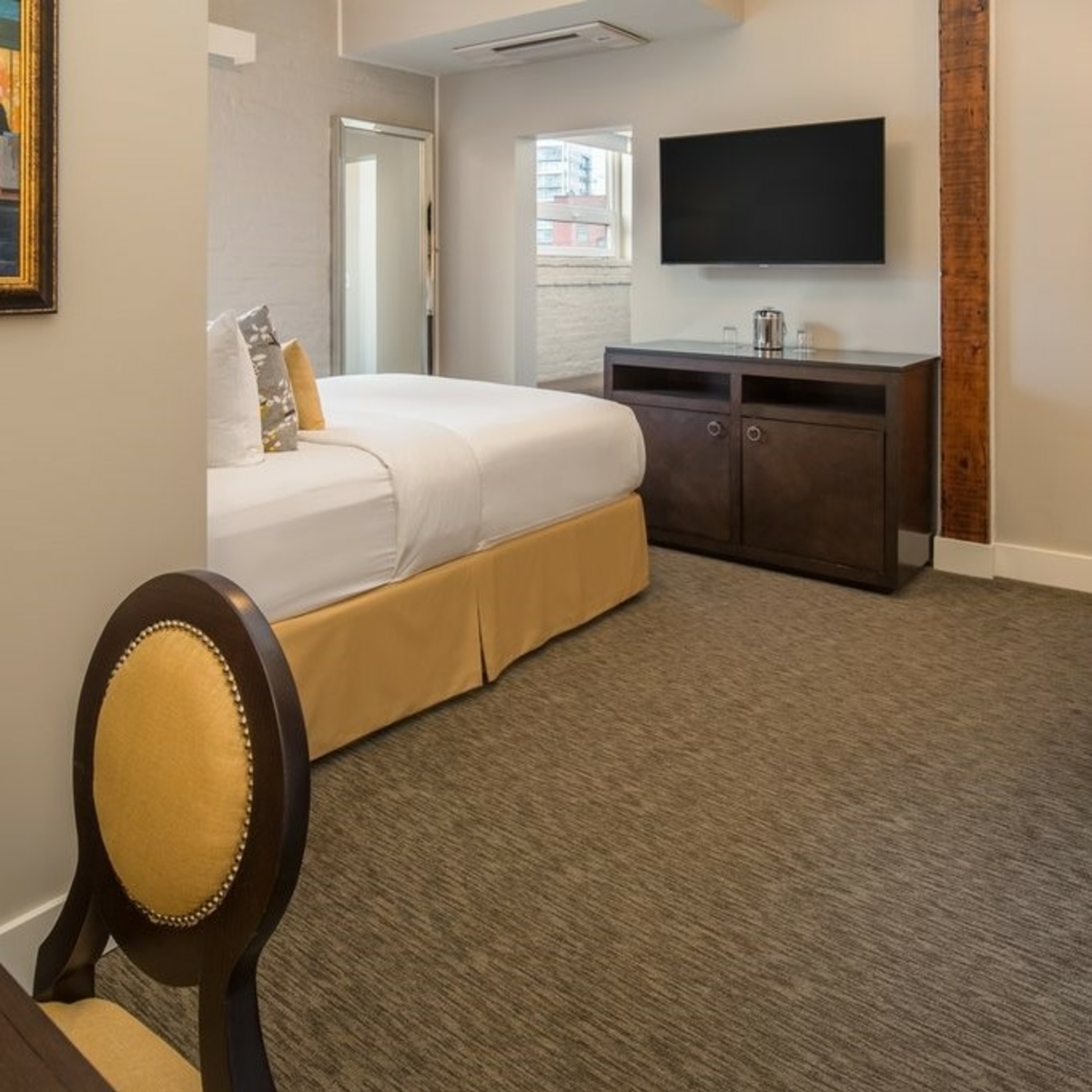 MarkSpencerHotl's tweet photo. Now that you've mapped out your Portland Jazz Festival venues, book your #cozy room with us to get the rest you need in between gigs. We're ready to welcome you!  https://t.co/7jU47hoE1b #portland #staylikealocal #jazz https://t.co/D5fPu8muzv