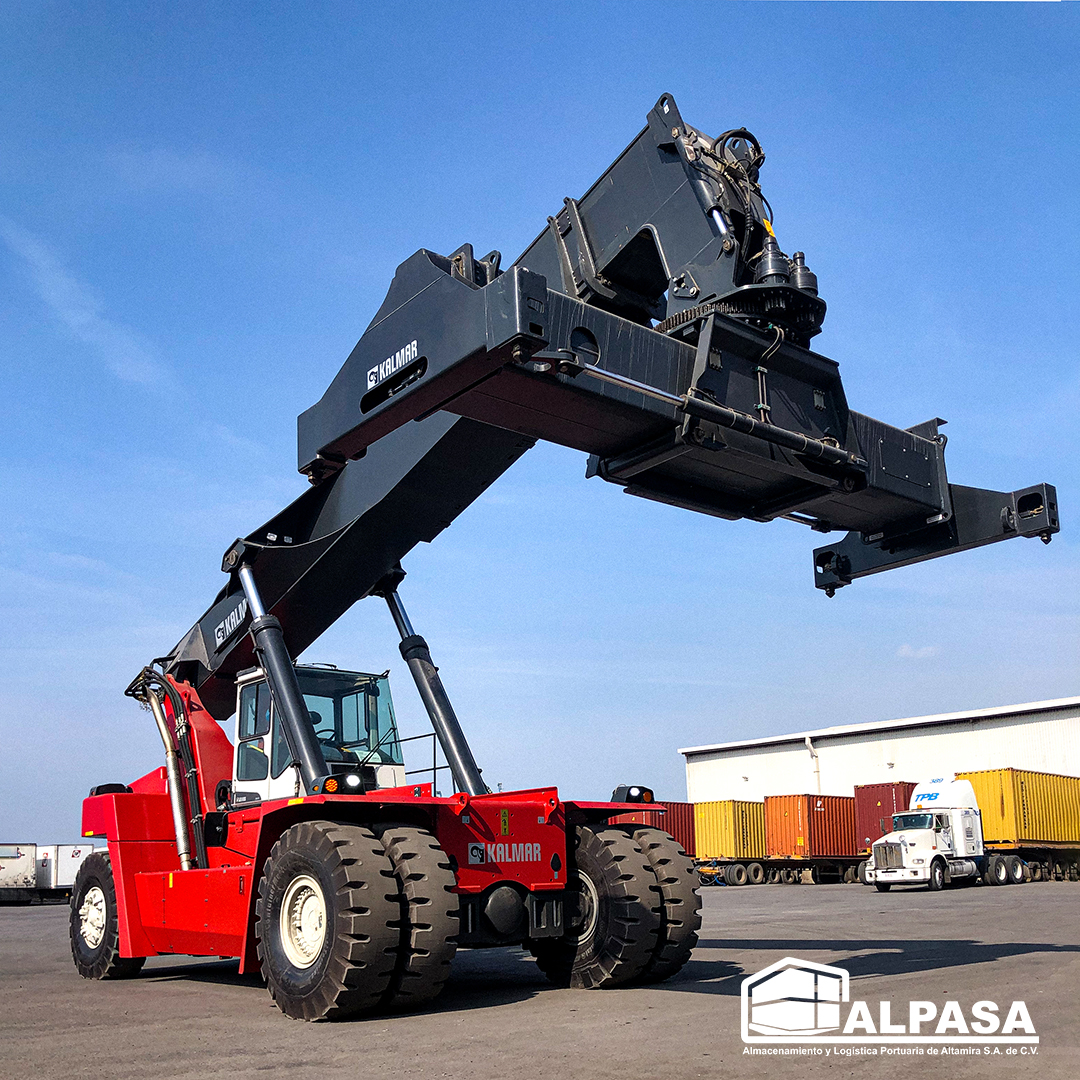 AlpasaOficial's tweet photo. Hoy celebramos nuestro 16 aniversario con la adquisición de dos nuevos Reach Stackers con capacidad de 45 ton marca KALMAR, con el objetivo de seguir brindando un excelente servicio.
#alpasamx #GrupoDPH #LogisticaConEntrega https://t.co/j7kGEb6kFf