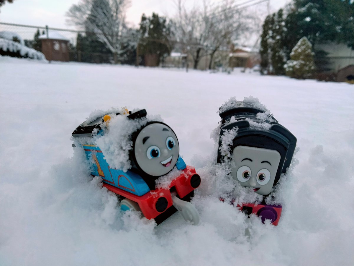 AshleyDeMoss6's tweet image. Thomas and Diesel playing in the snow. #ThomasAndFriends #AllEnginesGo #PushAlong