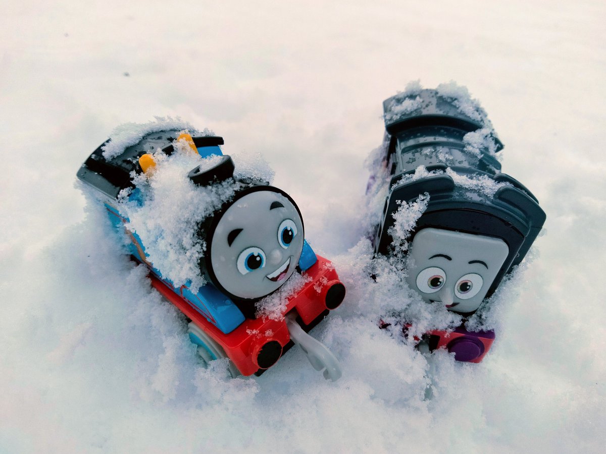 AshleyDeMoss6's tweet image. Thomas and Diesel playing in the snow. #ThomasAndFriends #AllEnginesGo #PushAlong