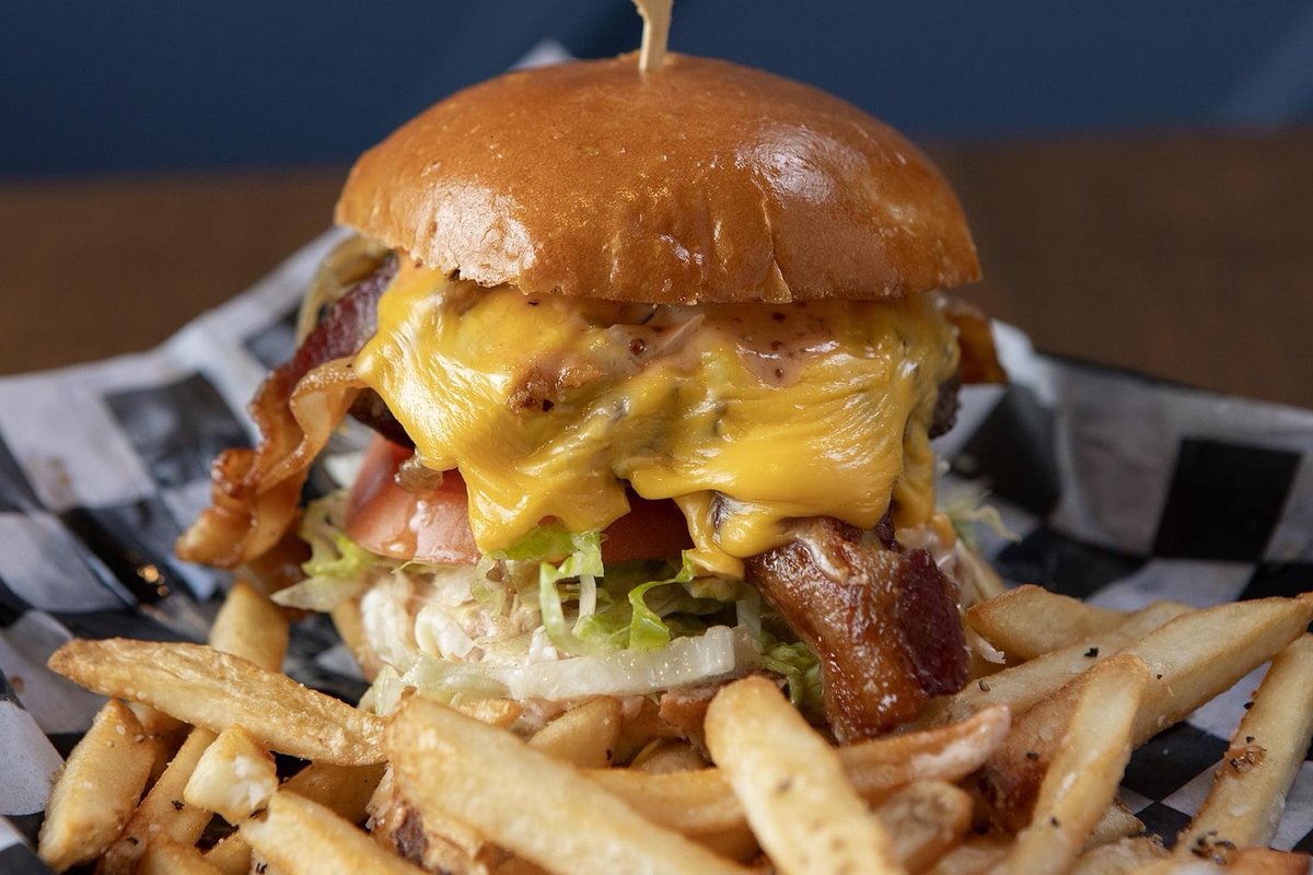 Blue 22 Sports Grill tweet media