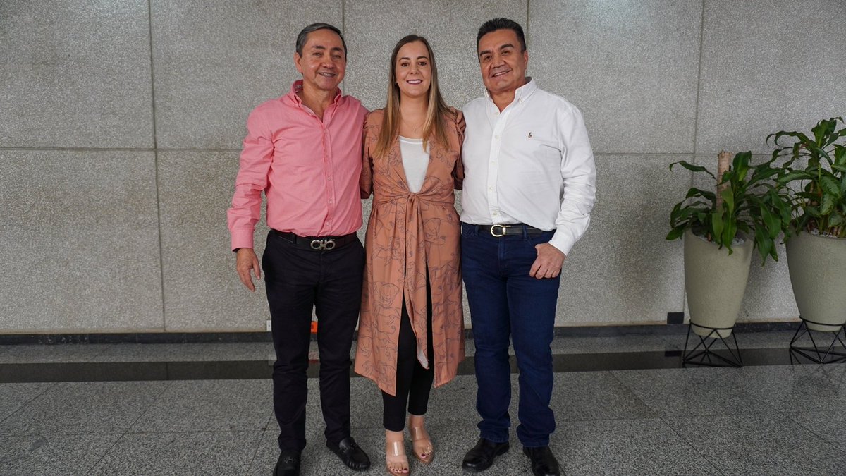 AlfonsoPinedaCh's tweet photo. UN SANGILEÑO PRESIDENTE DE LA DIRECTIVA DE LA CAMARA de Comercio de Bucaramanga-. Se trata del empresario Alonso Castillo. Vicepresidenta Silvia Pinto. Tercer Miembro Higinio Camacho @melodiaenlinea @diiigame https://t.co/2cwtQXXc0V