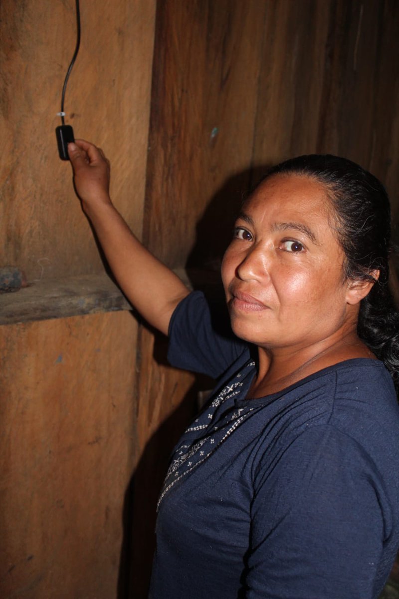 AECID_Honduras's tweet photo. +2000 mujeres y niñas tolupanas de Yoro tienen acceso a energía fotovoltaica permitiendo disminuir las brechas de género. Esta iniciativa es impulsada por el proyecto “Corylus Semilla Yoro”, financiado por @AECID_es y ejecutado @ayudaenaccion @ESF_esp #FUNACH @MuniYoro https://t.co/9Yi5zeEFwE