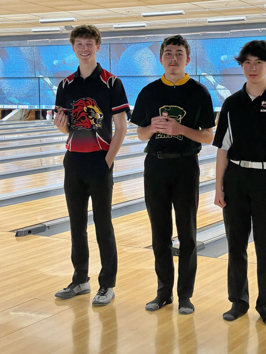 LM_bowling tweet media