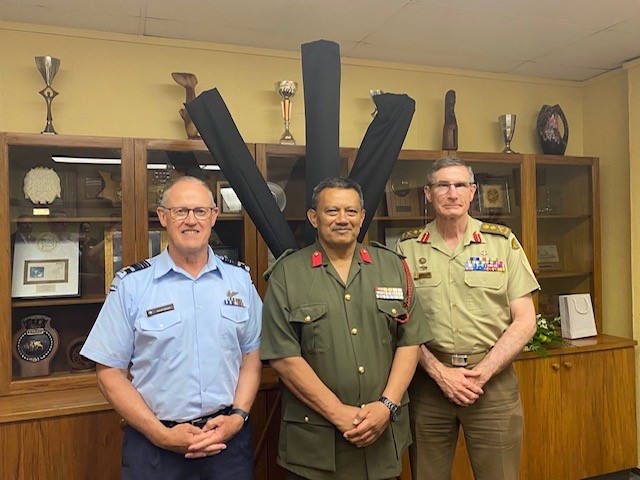 Thank you to my friend Brigadier General Lord Fielakepa & His Majesty’s Armed Forces, Tonga for again providing a very warm welcome. It was an honour to meet HRH Crown Prince Tupoutoʻa ʻUlukalala & PM @Huakavameiliku, & tour HMAF bases with @CDF_NZ AM Kevin Short. #PacificFamily