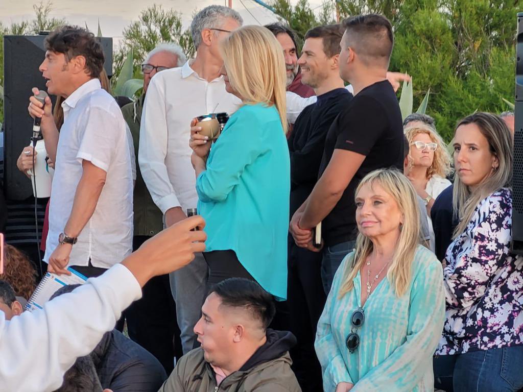 acdh_arg's tweet photo. Nuestra Presidenta @Lubertino compartió #mateada 🧉en #VillaGesell 🌊con @Kicillofok @magariovero y todo su equipo @CrisAlvarezRod, @CostaAugusto9 , @EstelaEDiaz y el Intendente @BarreraGusOk https://t.co/dwegMeBPte