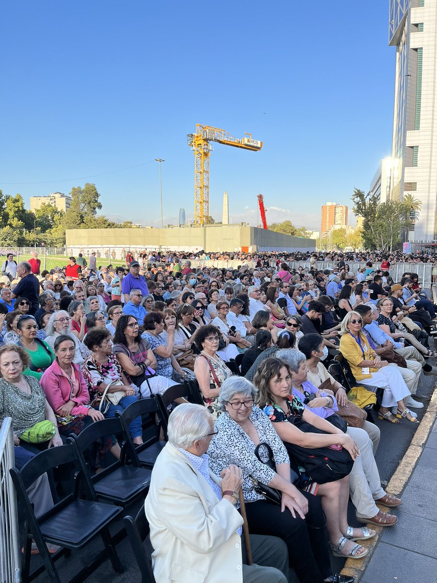 NuestroCentrocl's tweet image. Gran convocatoria en Baquedano! Pronto la Novena de Beethoven con la Sinfónica de Chile #vivanuestrocentro