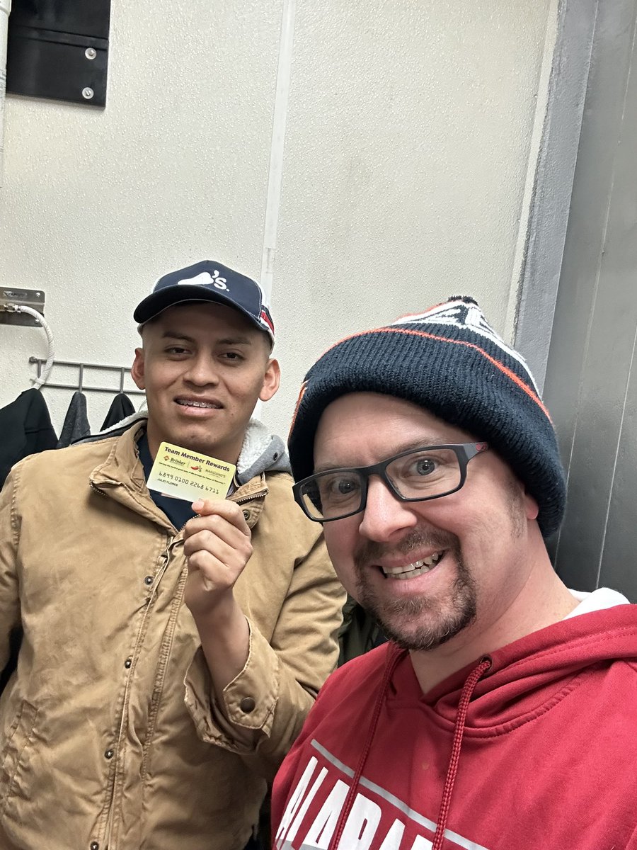 yardbird83's tweet photo. #90daysin for Julio! But instead of a fiancé, he gets half off @Chilis 🍔 and 🍗 and @Maggianos 🍝! @Kim_Mohr1 @NicholasBPaxton @Noelle122691 #onepercentMohr #atcbingo https://t.co/3jVeUpe5re