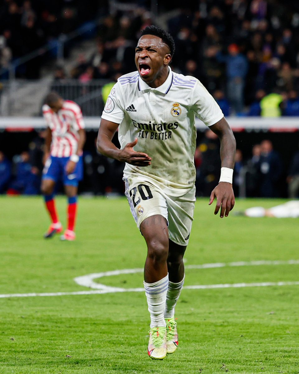 realmadrid's tweet photo. 👉🛡️ https://t.co/IUhfH5l3ap