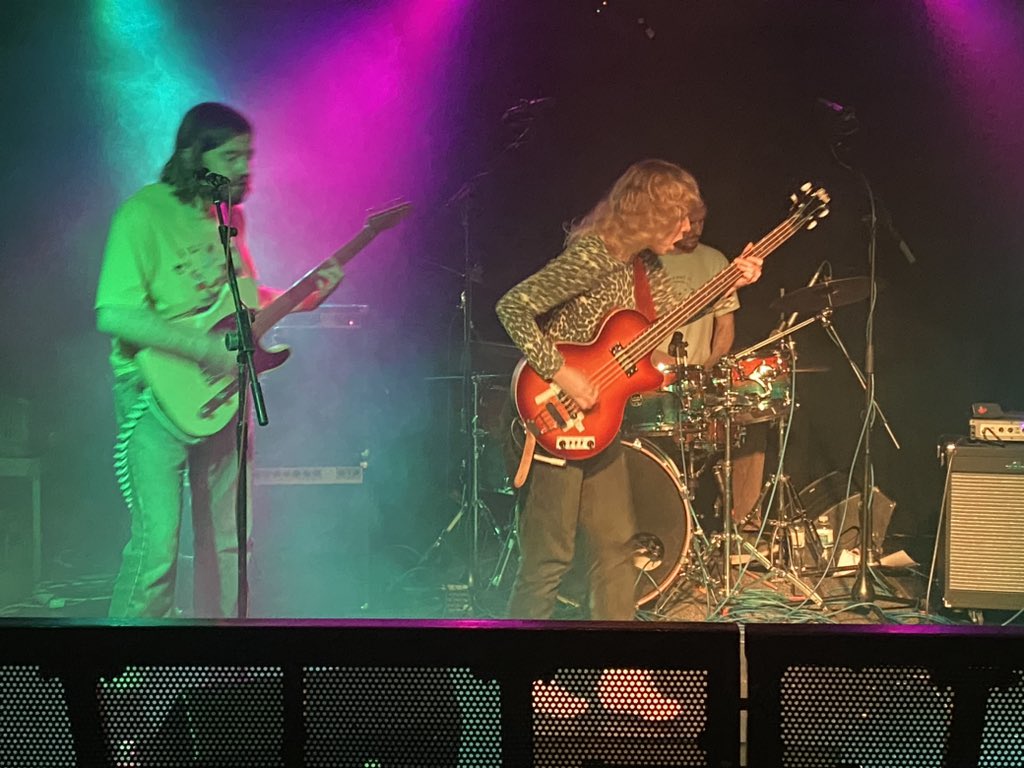 aliveandgigging tweet media