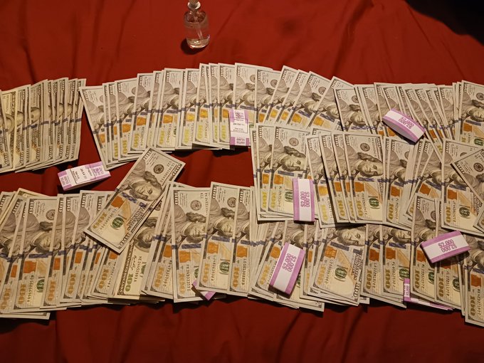 Hey ladies.... ever want to have sex on top of a bunch of dead guys?   Jus kiddin'....NOT !   Hmm! https://t