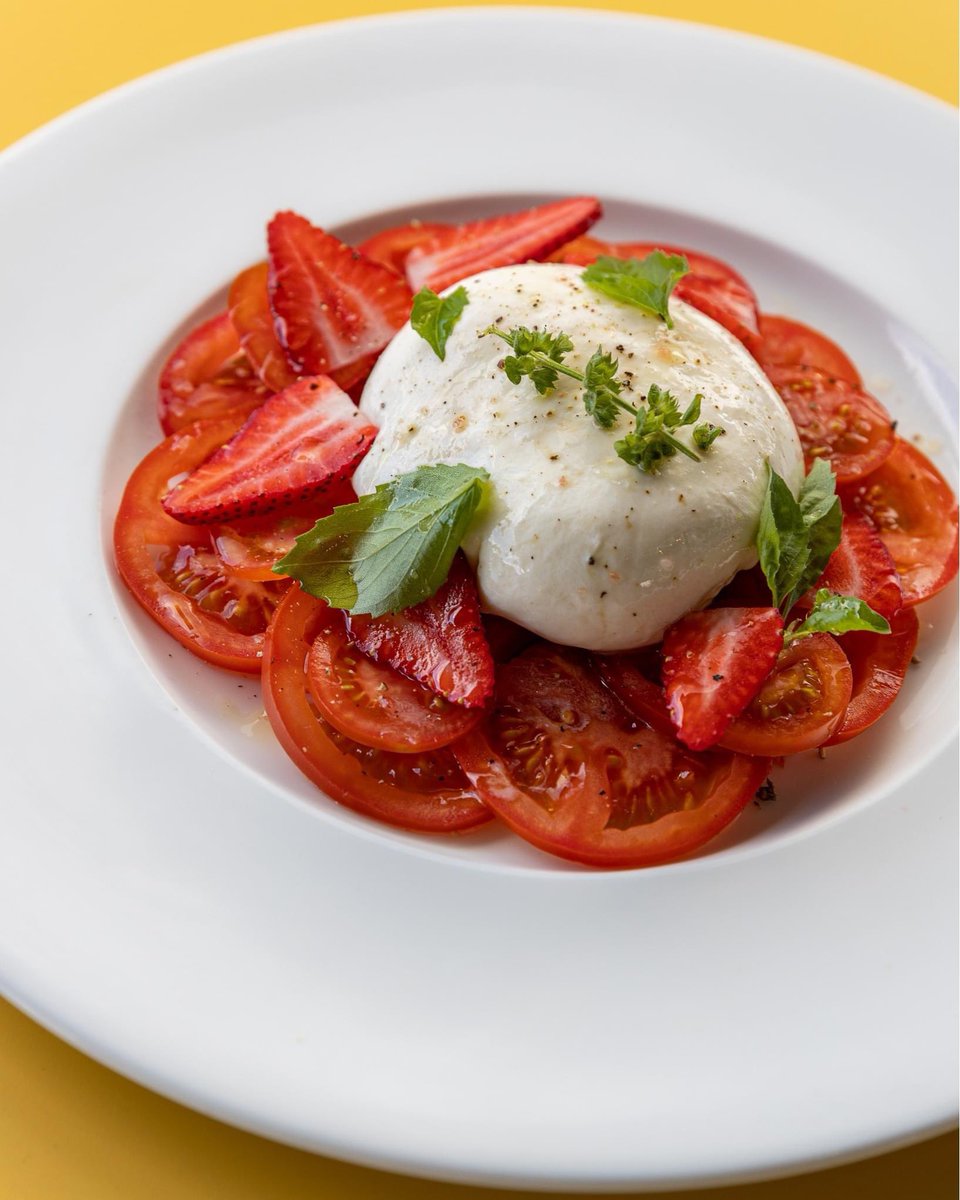 ClarkChef's tweet image. Tomato &amp;amp; strawberry burrata at kingsland Social restaurant