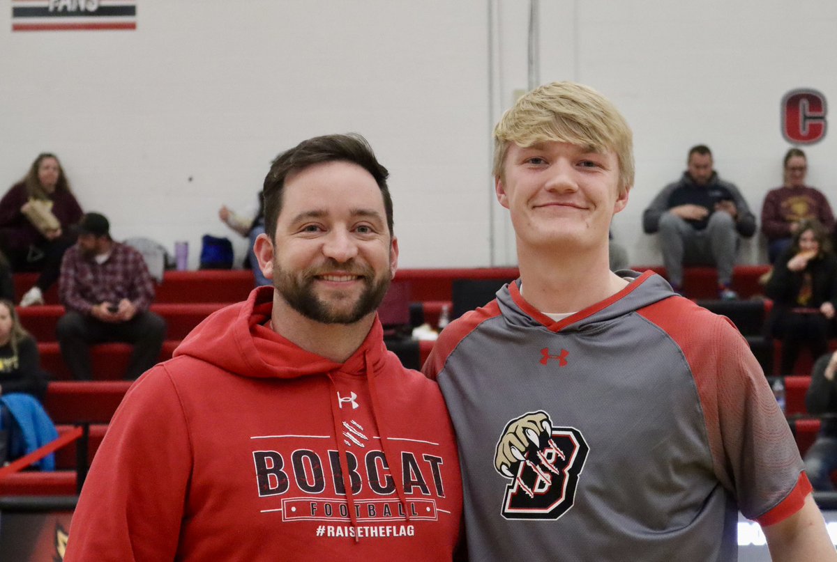 CoachSchneider7's tweet photo. Nothing better in a teacher or coach’s life than feeling like you made a difference in a young man’s life. Thanks @JHoffmann16_ for having me for teacher appreciation night tonight. https://t.co/TBP6ovrqlF