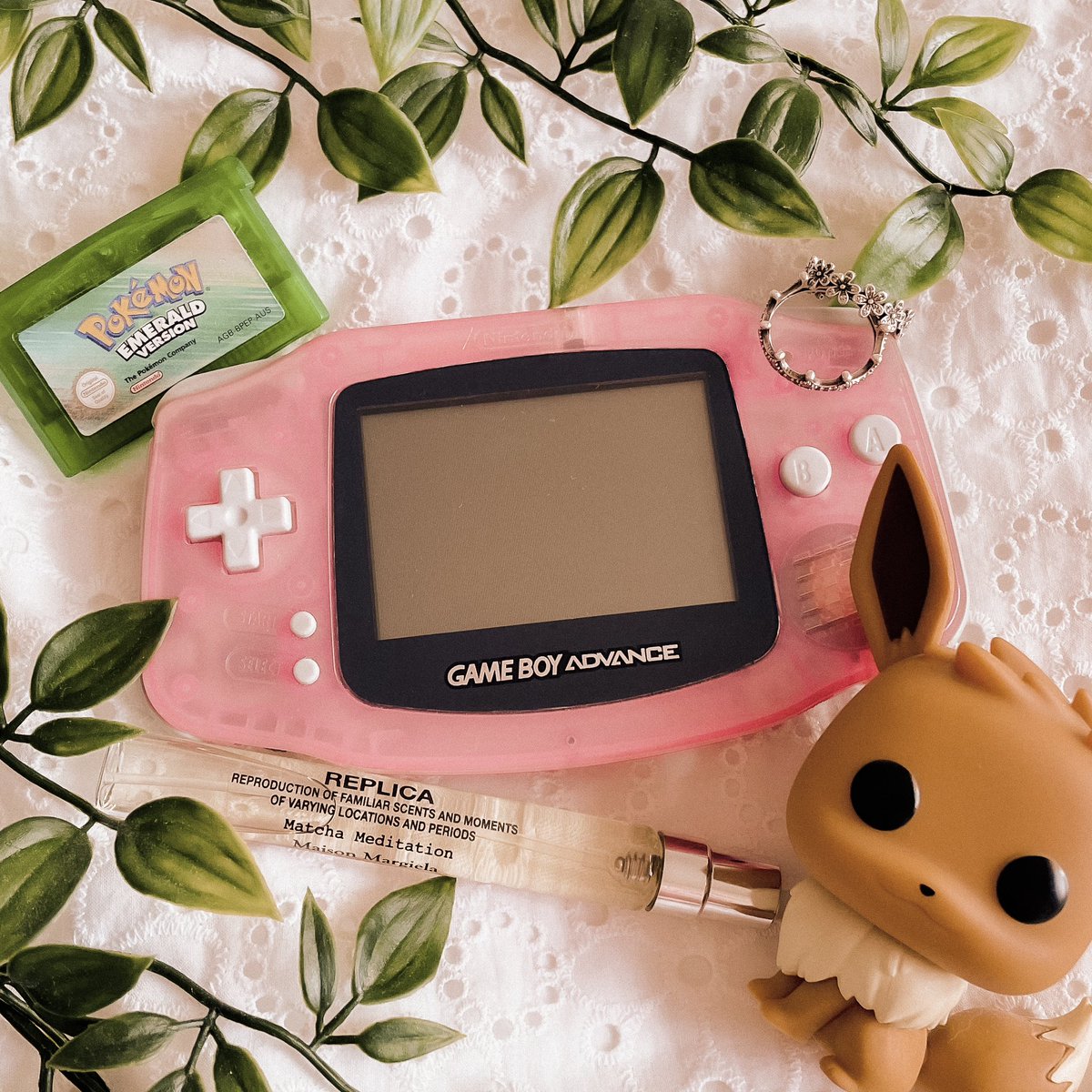 My first ever #flatlay attempt - did I do okay? Pls bombard me with help, tips and tricks 🌿

🏷️ #cozygaming #Nintendo #Eevee #Pokemon #maisonmargiela #cozygamer #cosy