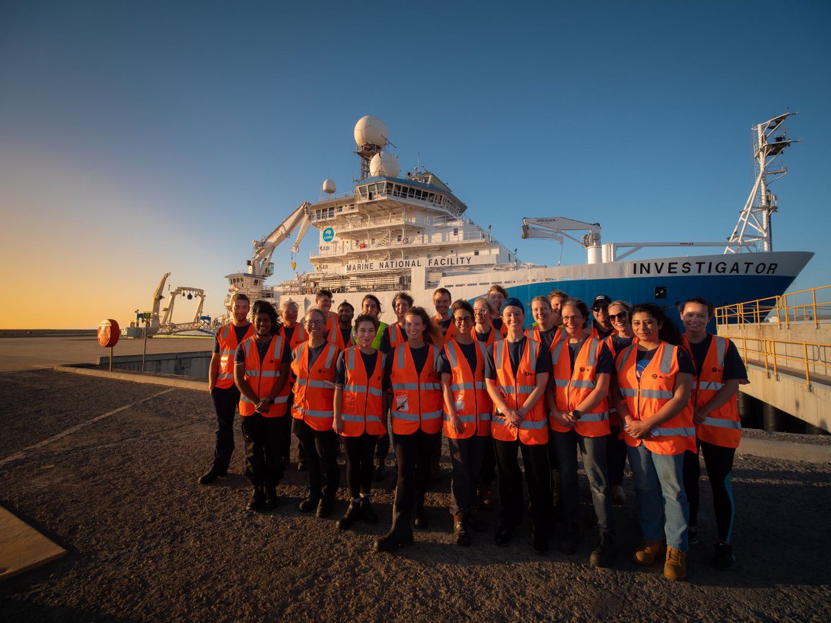A/Prof. @HelenBostock5 leads the #UQ contingent of researchers on a mission to see how climate change is affecting East Antarctica, aboard @CSIRO #RVInvestigator. 🌊🚢🌏 More: bit.ly/3wwKRfd @UQ_News @UQ_sees 📷@GeoscienceAus