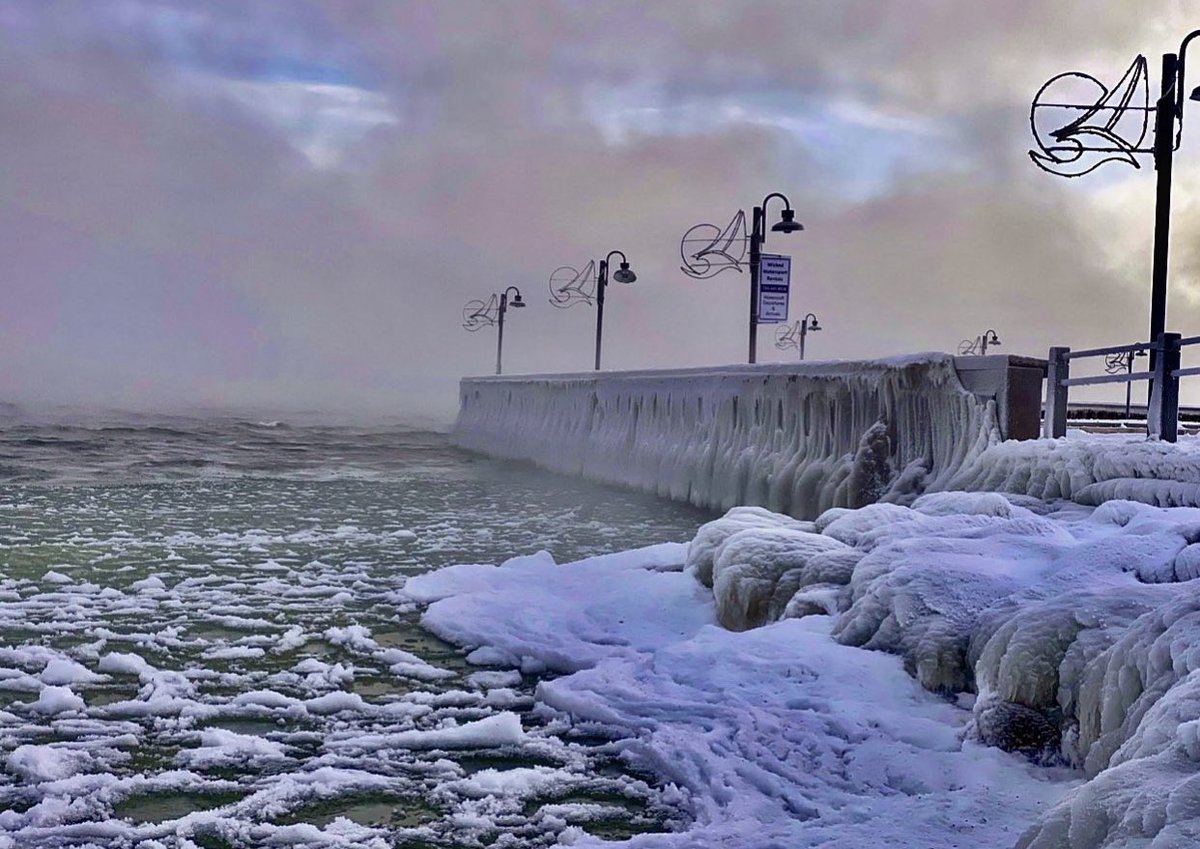 ChristinaKottm2's tweet photo. Winter at the lake #season #weather #lake #lakelife #naturea #naturelover #Nature_Brilliance #Nature_Perfection #icy #WINTER #Outdoors #naturelovers #NaturePhotography #beauty #explorepage #explore #StormHour @weathernetwork @GlobalEdmonton @CityofColdLake https://t.co/R68nAhwj9S