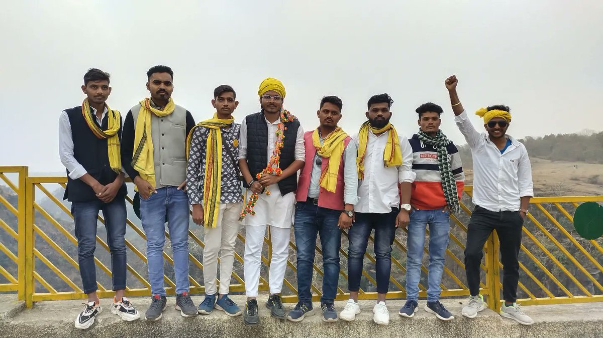 manojshah_uikey's tweet photo. कल पातालपानी में महामानव मालिक टंट्या भील जी की जयंती के अवसर पर  शपथ समारोह में समाज के बीच शामिल रहे।
@SatisaPendama https://t.co/S1DyRycVRY
