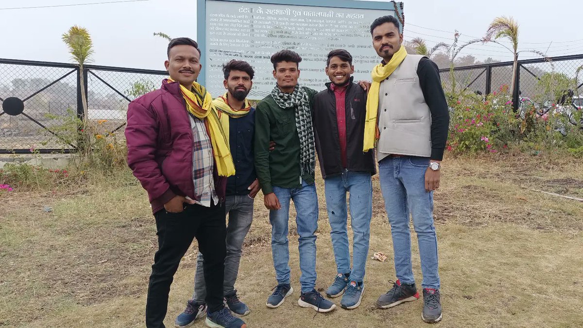 manojshah_uikey's tweet photo. कल पातालपानी में महामानव मालिक टंट्या भील जी की जयंती के अवसर पर  शपथ समारोह में समाज के बीच शामिल रहे।
@SatisaPendama https://t.co/S1DyRycVRY
