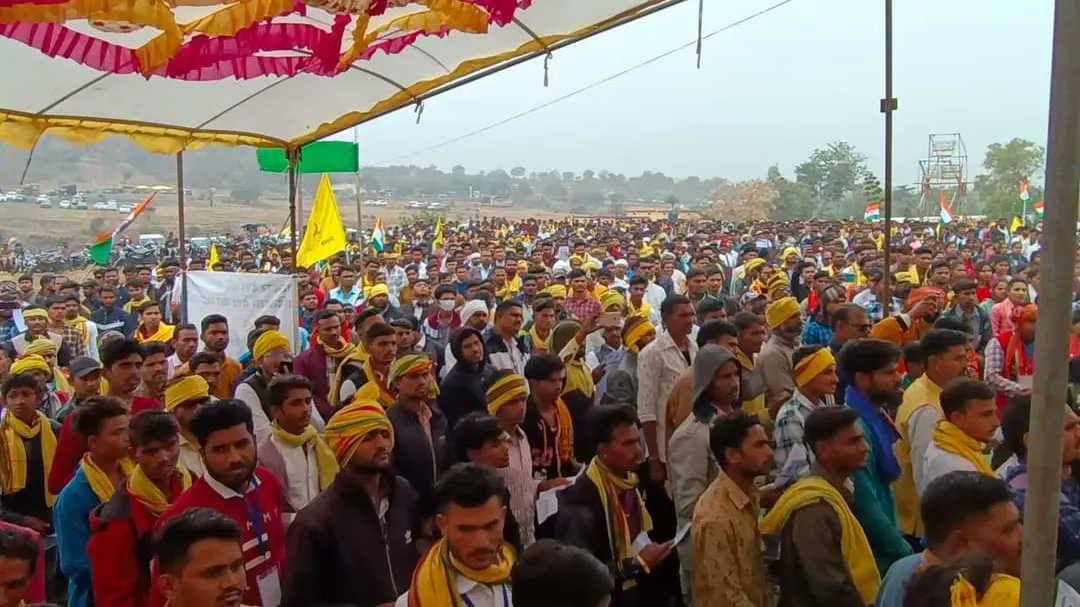 कल पातालपानी में महामानव मालिक टंट्या भील जी की जयंती के अवसर पर  शपथ समारोह में समाज के बीच शामिल रहे।
@SatisaPendama