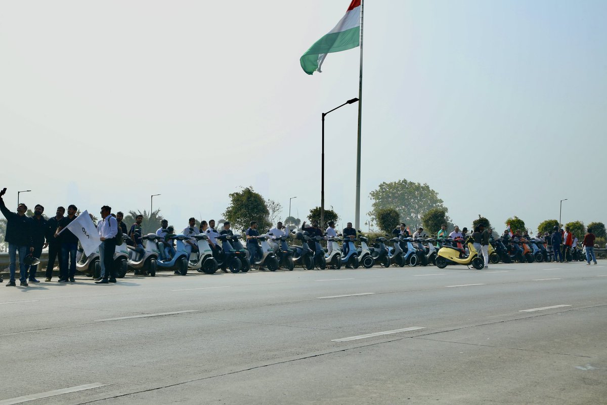 olaownersmumbai's tweet photo. 50+ Riders joined for the Worldโs Largest Ev Ride this Republic Day from Malad EC
#OlaUnityRide #AamchiOla
@OlaElectric @bhash https://t.co/YWp9ipAf1V