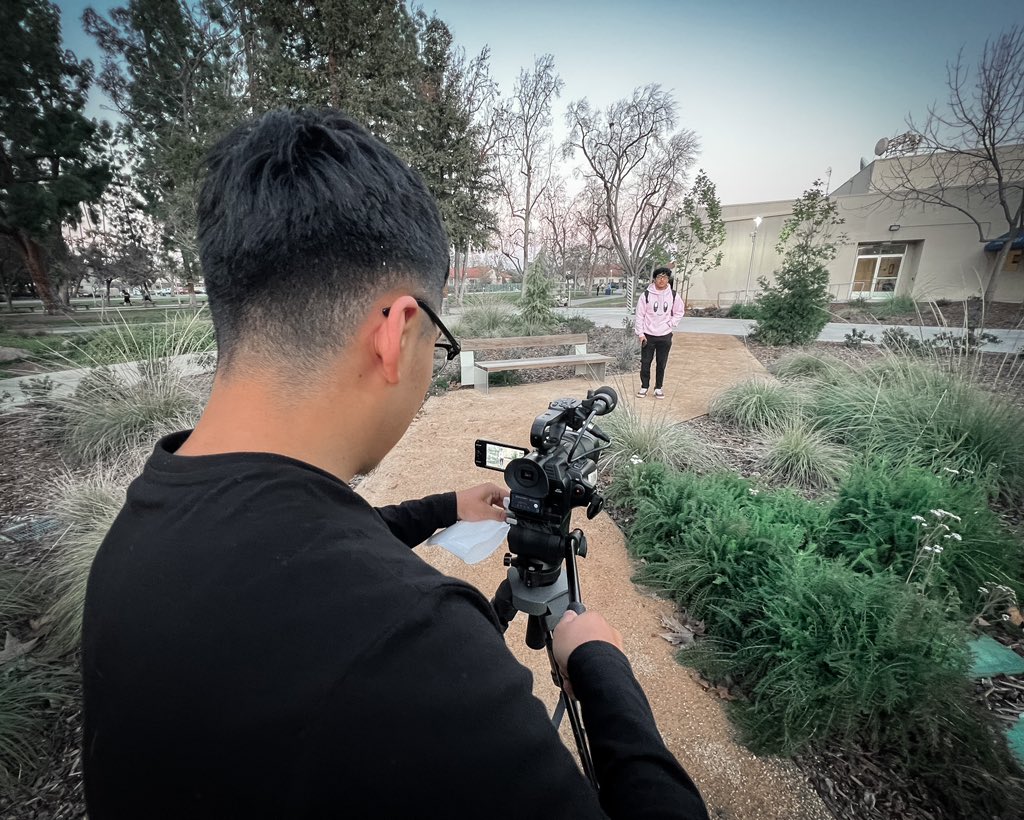 CruzTheCreatorr's tweet photo. Students first time running the News Cameras today, I can already tell this is going to be a great semester #wearemcj @FresnoStateCAH https://t.co/ltodhwcyIV