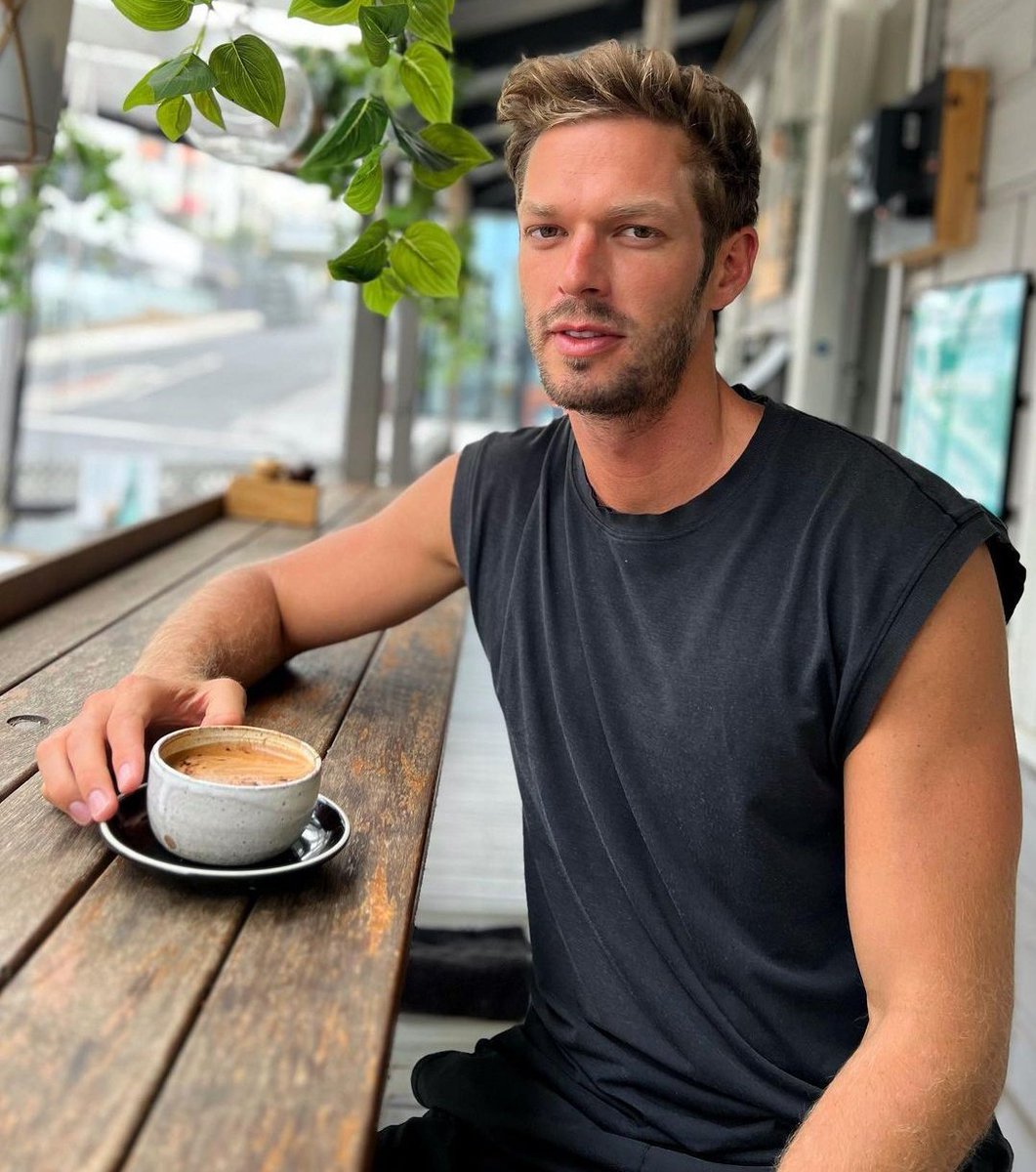 Bezig_Bijtje81's tweet image. Morning #Tweeps, na een belabberde plafonddienstnacht gehad te hebbende, komt het eerste rondje #koffie natuurlijk wederom van #Flakkee!