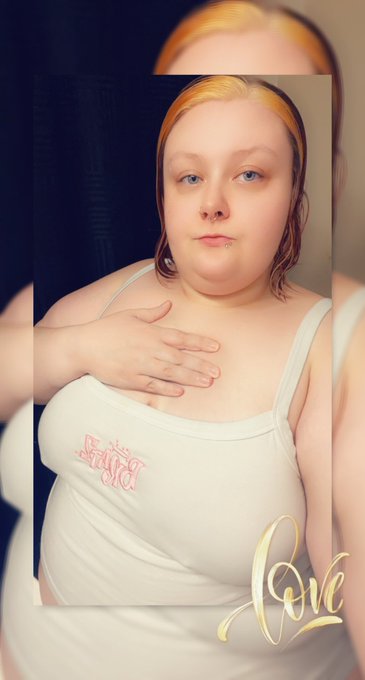 New hair 🥵💕🙌🏻 Also, i guess I&rsquo;m now a gamer 😝😚 https://t.co/CPaDPdJJkF