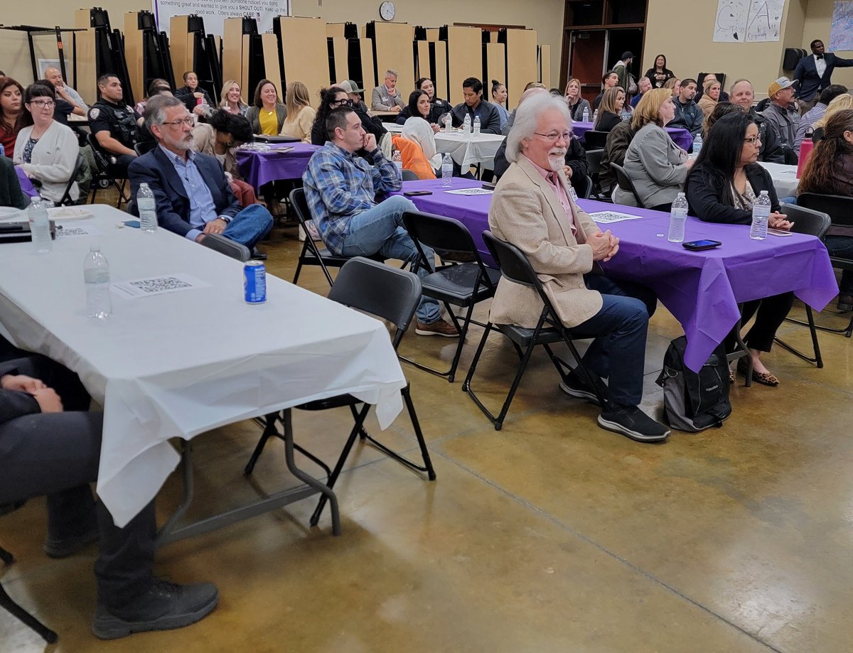 Andre_Pecina's tweet photo. Great evening having our @CityofVisalia community come together to create conditions for students to engage in positive activities to proactively reduce gang activity. #onevisaliaconnected @KirkShrum @CSBA_Now @ACSA_info @EdSource @WaltaGamoian @polybiustoto https://t.co/6MtJquRMeR