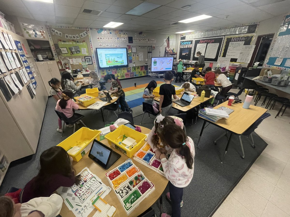 MrsBburgess's tweet photo. 1st Mission successful! We were back at it again with our @LEGO_Education #SpikeEssentials These 1st graders were able to build and code successfully. We canβt wait for our next build. @RUSD_Instr_Tech @RedlandsSTEAM https://t.co/QfIZIlXovo