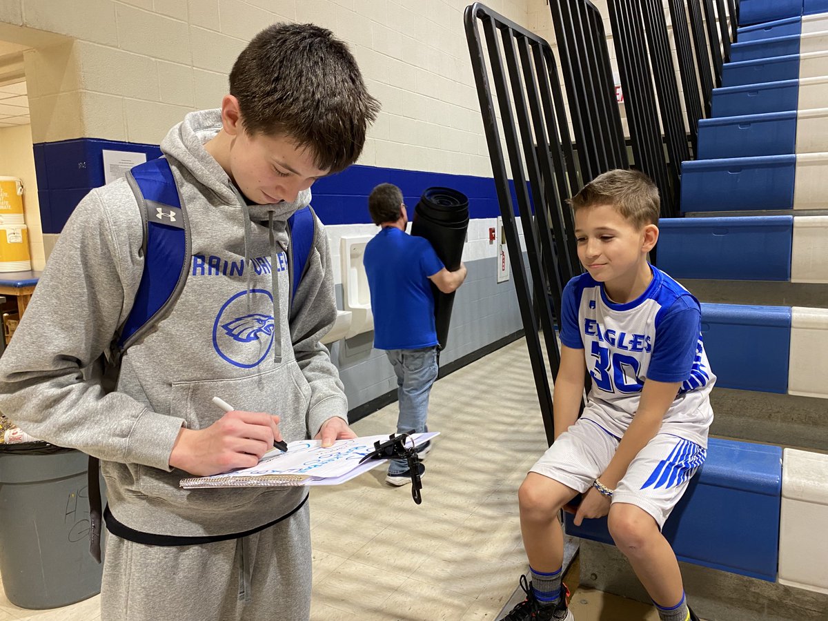 AlthausEJC's tweet photo. ⁦@EliHerbert2⁩ signing an autograph for his biggest fan, Hudson Rains, after scoring 22 points in a 64-20 win over Platte County. https://t.co/VZs02Dllre