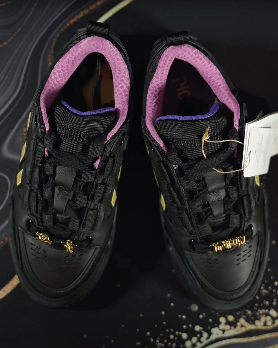 MofongoKicks's tweet photo. Yu-Gi-Oh! x Adidas ADI2000 🔮🖤 https://t.co/JaBswhhl9S