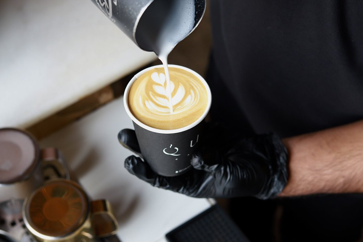 قهوتك الدافية في انتظارك 🤍

بامكانكم الطلب من خلال تطبيقات التوصيل: 
- #هنقرستيشن
- #مرسول 
- #ذاشفز
••• 
- ولا ننسى اوقاتكم السعيده دايم نحتفل معاكم. 
موقعنا في البايو 
... 
#الرياض #قهوة #كافيهات_الرياض 
 #لاتية #صباح_الخير.