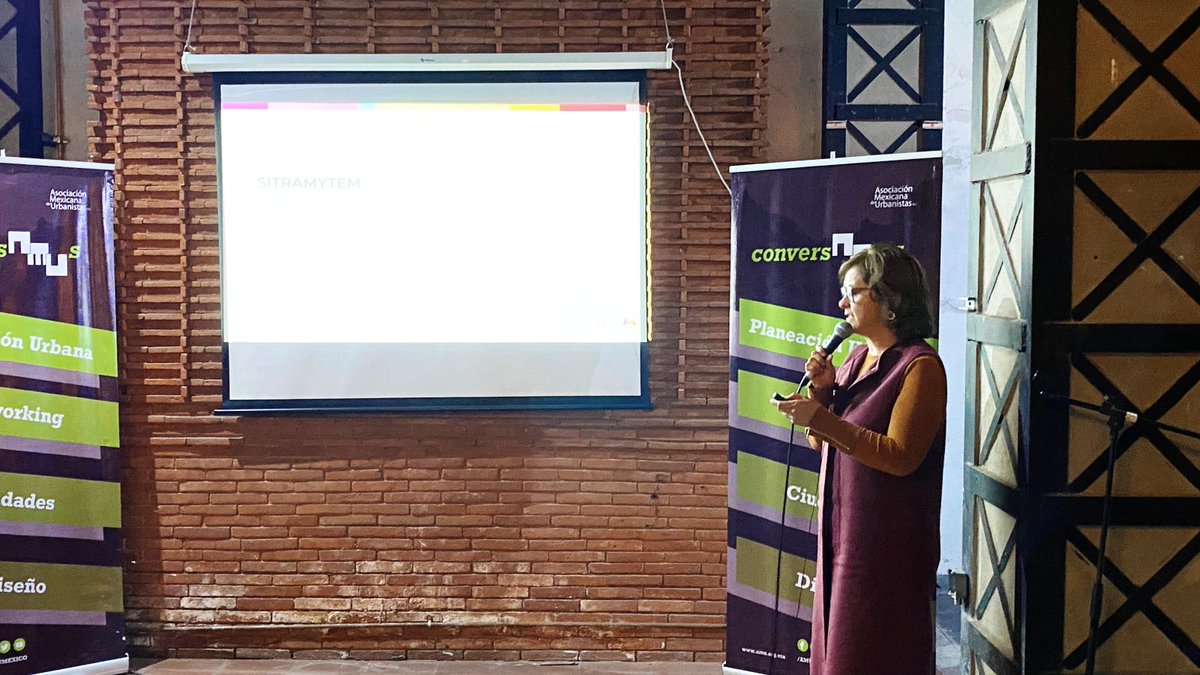 romariass's tweet photo. Agradezco la invitación de @amumexico al #conversAMUs, para hablar del @sitramytem y sus logros en materia de movilidad en el Estado de México. https://t.co/8dLu8Yj9iG