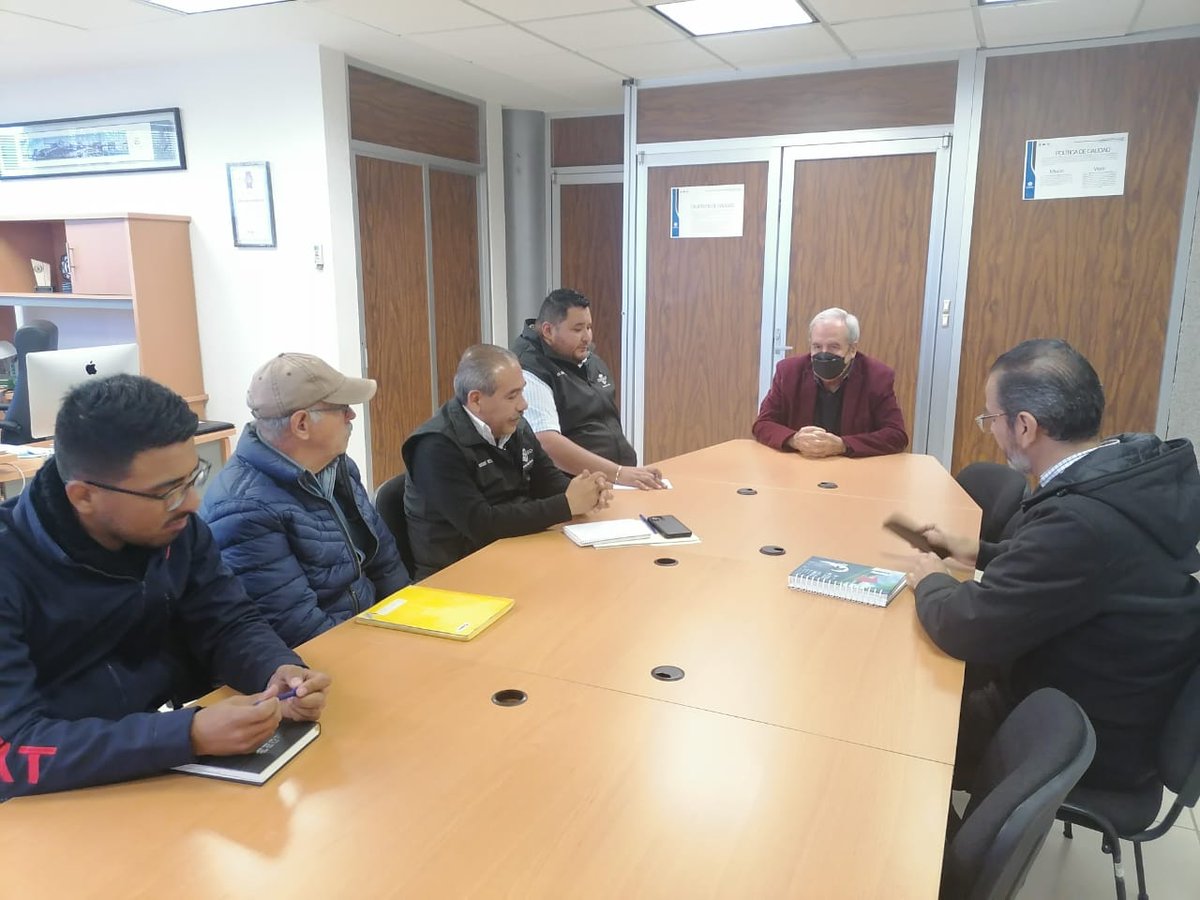 Bochocnc's tweet photo. Saludé a un gran amigo y Técnico impulsor d la educación en nuestro estado.El Rector de la Universidad Politécnica de Durango,el Ing. Arturo Fragoso,haremos gran equipo por nuestro municipio en el área Rural. Agradezco al Maestro Carlos Álvarez todas las facilidades
#VamosJuntos https://t.co/EKAly7wd74