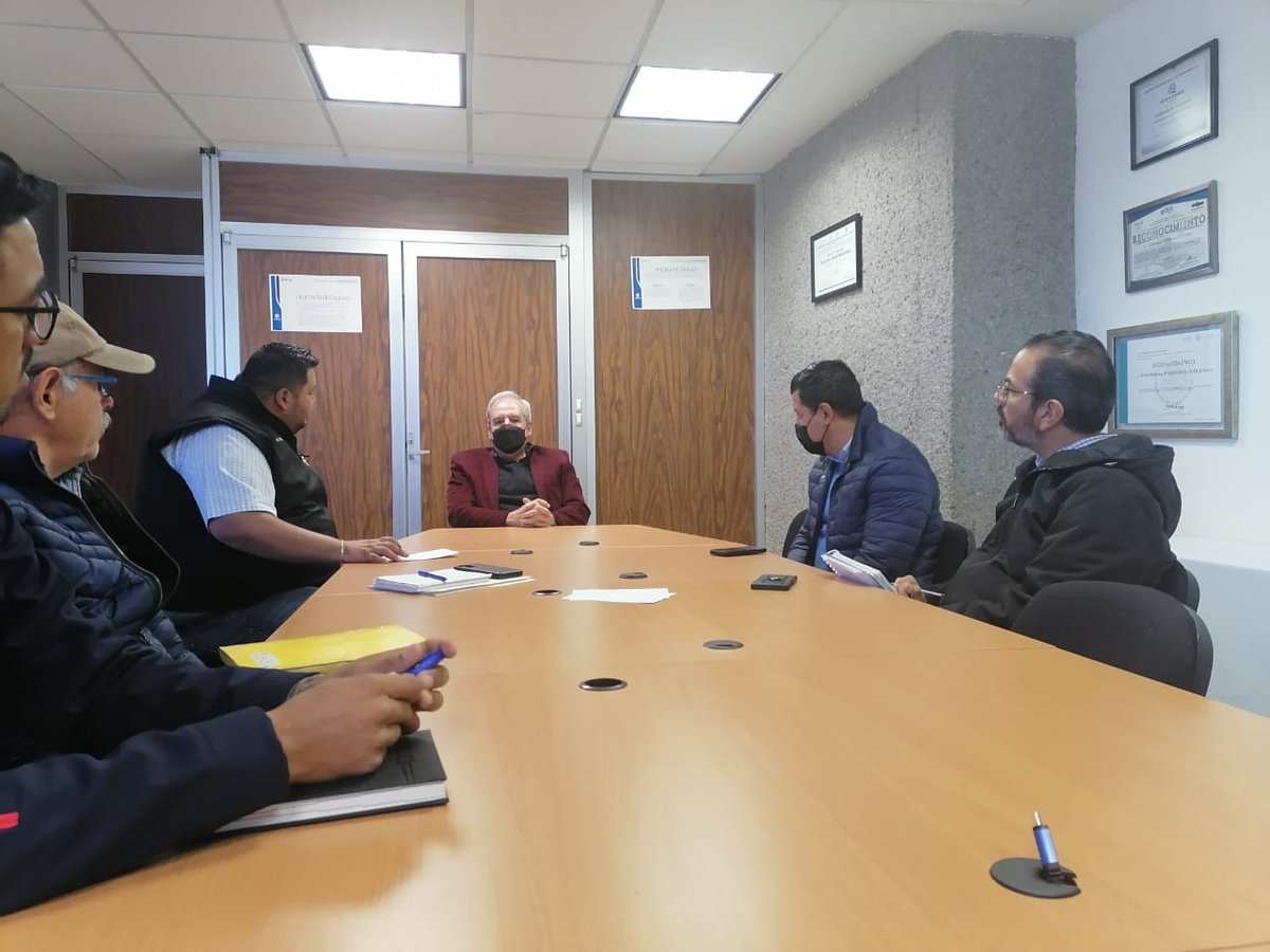 Bochocnc's tweet photo. Saludé a un gran amigo y Técnico impulsor d la educación en nuestro estado.El Rector de la Universidad Politécnica de Durango,el Ing. Arturo Fragoso,haremos gran equipo por nuestro municipio en el área Rural. Agradezco al Maestro Carlos Álvarez todas las facilidades
#VamosJuntos https://t.co/EKAly7wd74