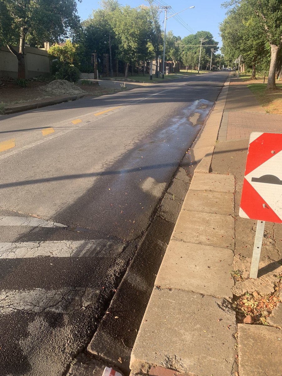 DuckyBruce's tweet photo. @CityTshwane ref 600755530 marked as resolved online but there is clearly still a water leak under the street. Water pressure is extremely low/off as a result https://t.co/eFRxyHWS5l