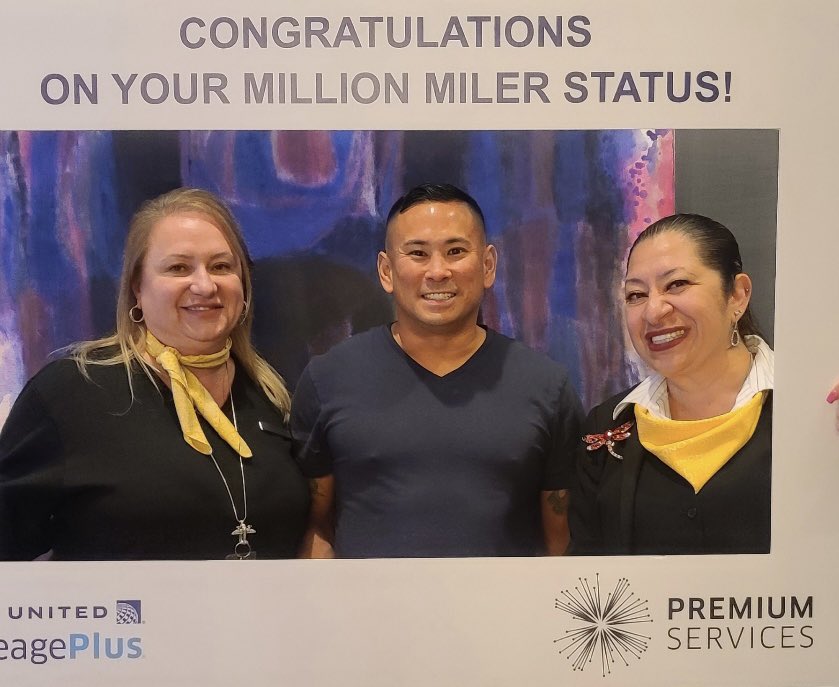 EllenRMarks's tweet photo. ⭐️Congratulations Mr.Kai on reaching 3MM. ✈️ We appreciate your loyalty and your heartfelt acknowledgment of the LAX Premium Services Team.⭐️@bythebeach05  @Tobyatunited  @jacquikey @KevinMortimer29 @mariafrasier321  @Glennhdaniels @jonnamcgrath  @patricieplicko2  @judyhamada1 https://t.co/GpFVZYQ4J3