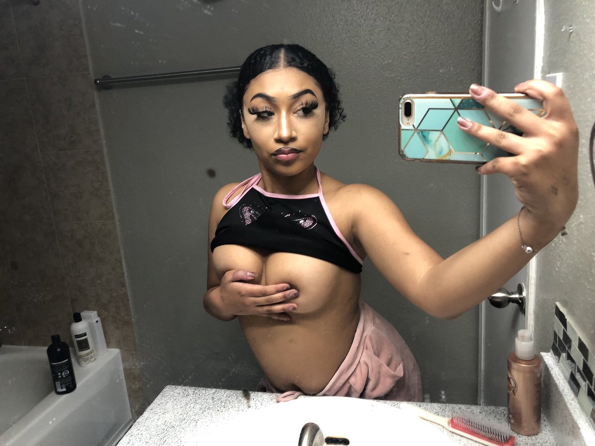 xixrtz's tweet photo. Felt like teasing 🥲🫵 https://t.co/SI7WRIa7wb