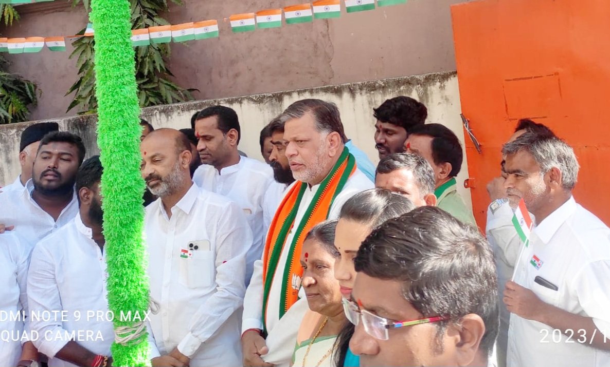 BaqriBjp's tweet photo. #BAQRIBJP  ATTENDED BJP STATE OFFICE #74thREPUBLIC DAY CELEBRATIONS &amp; UNFURLED NATIONAL FLAG UNDER THE #CHARMINAR ASSEMBLY CONSTITUENCY. https://t.co/MlSpndtM8Q