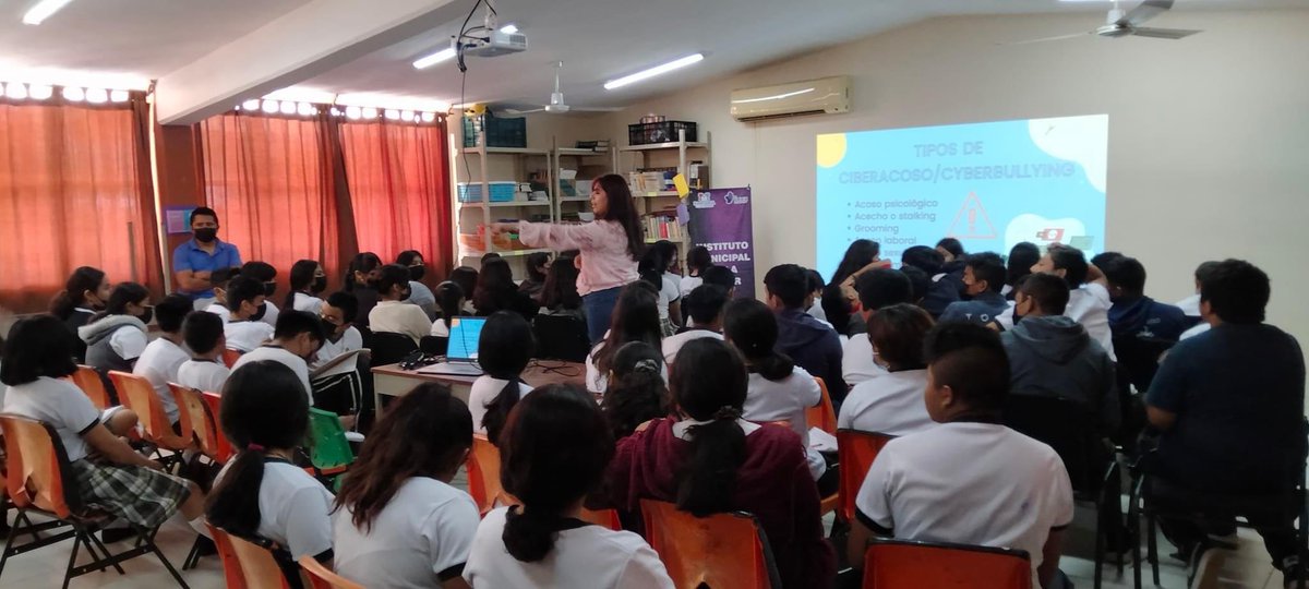 selle_raziuh's tweet photo. En los últimos días he estado impartiendo pláticas acerca de la Violencia Familiar y el Cyberbullying en los municipios de #Kantunil y #Holcá en representación del #IMMK https://t.co/vsa3pCmQX9